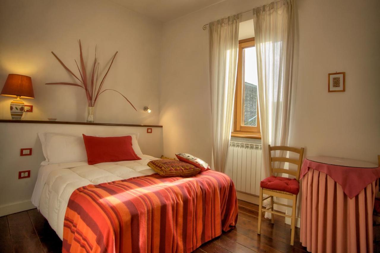 トゥスカーニア La Torretta Bed & Breakfast エクステリア 写真