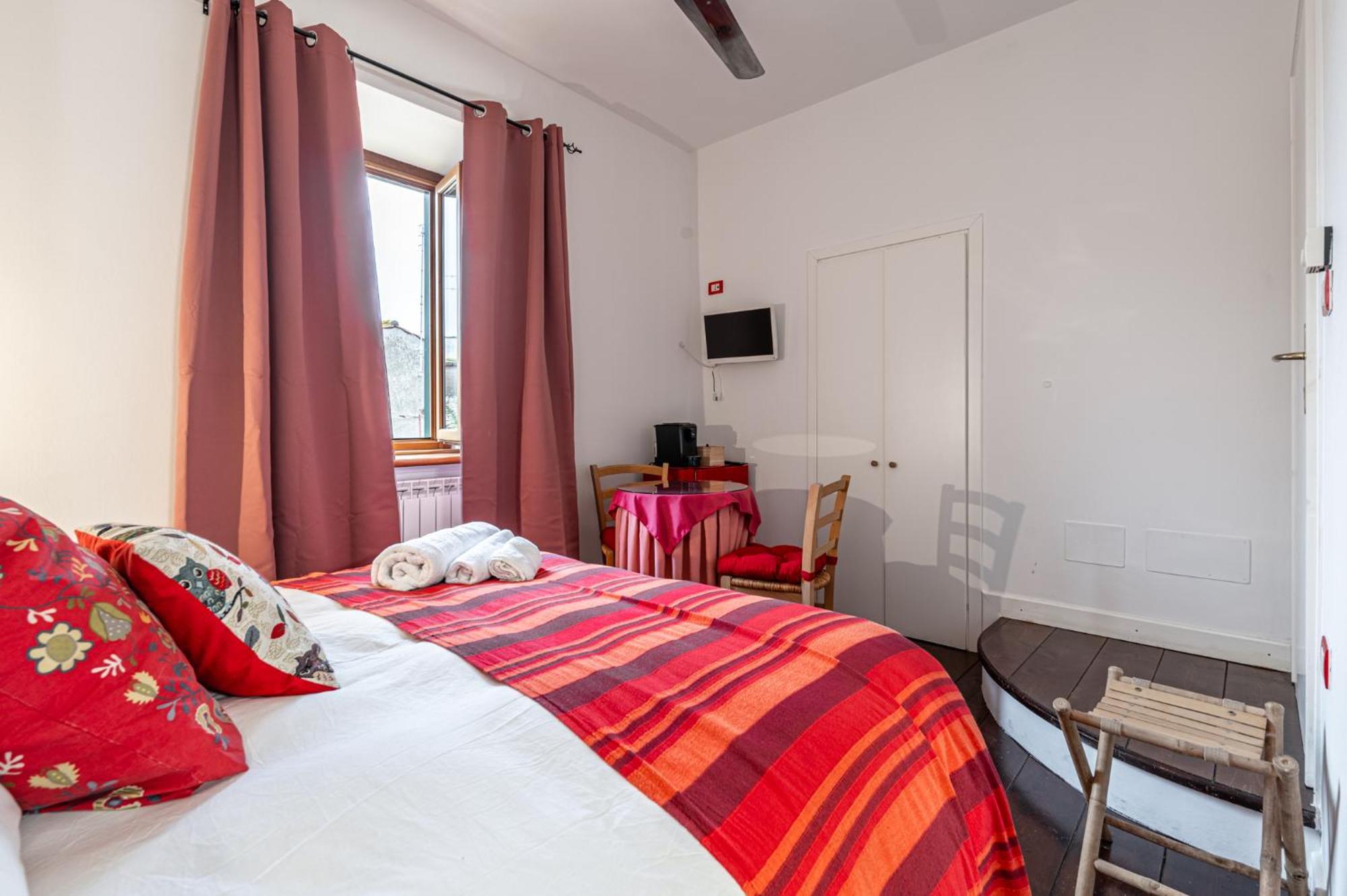 トゥスカーニア La Torretta Bed & Breakfast エクステリア 写真