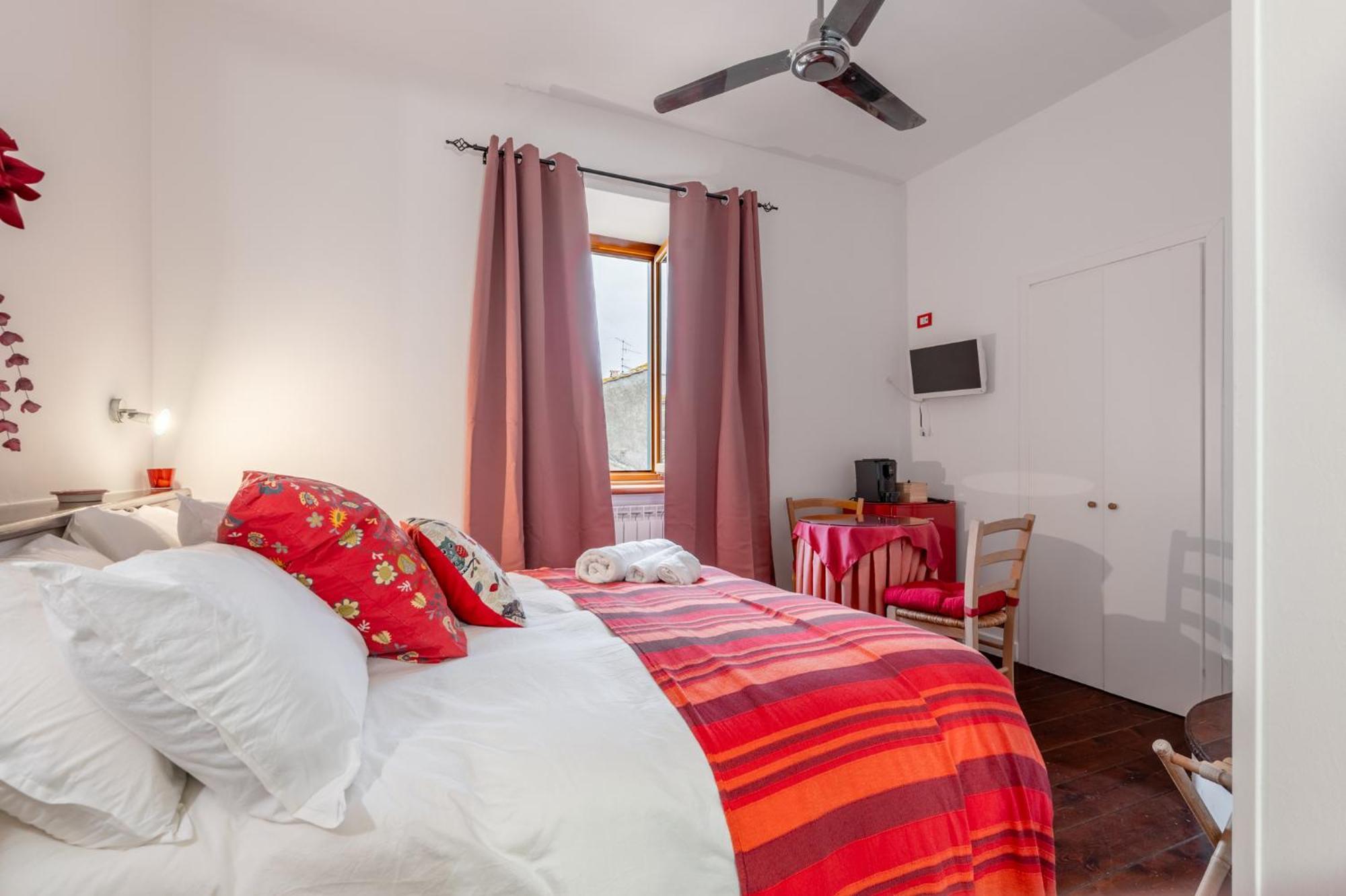 トゥスカーニア La Torretta Bed & Breakfast エクステリア 写真