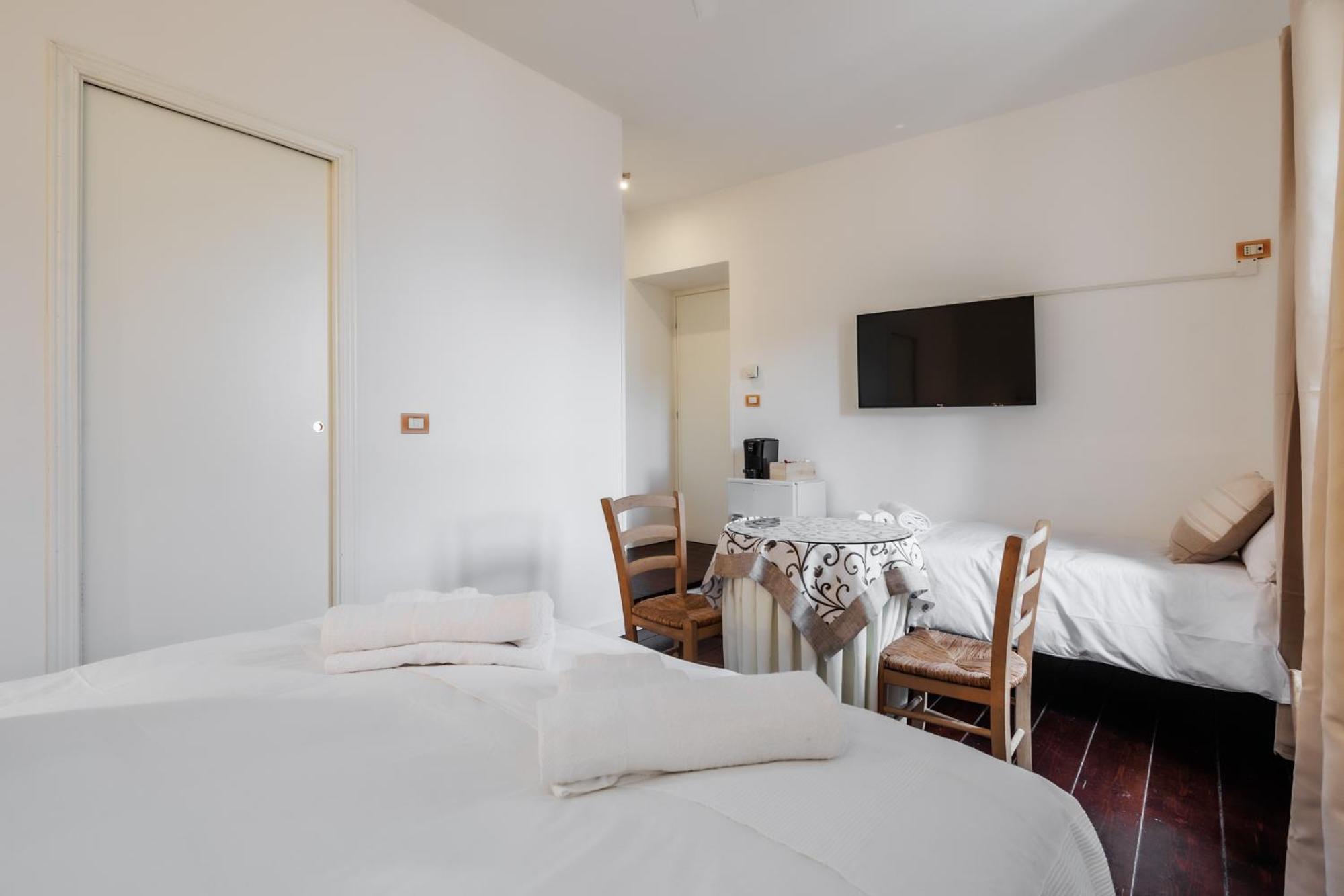 トゥスカーニア La Torretta Bed & Breakfast エクステリア 写真