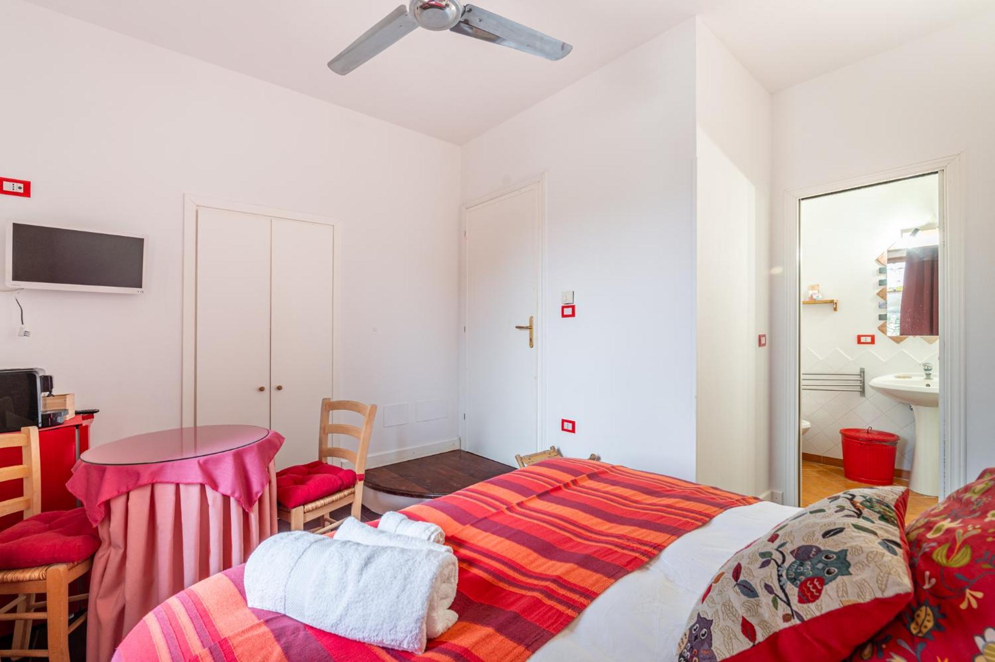 トゥスカーニア La Torretta Bed & Breakfast エクステリア 写真